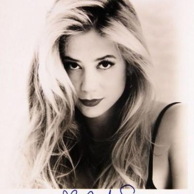 Mira Sorvino signed portrait photo 