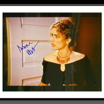 Amanda Peet signed movie photo. 8X10 Inches