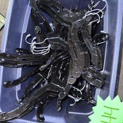 S44-tote of hangers