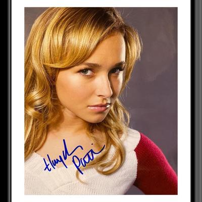 Heroes signed photo autographed by Hayden Panettiere. 8X10 Inches
