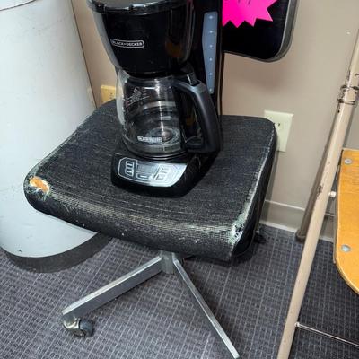 S97-chair plus coffee maker