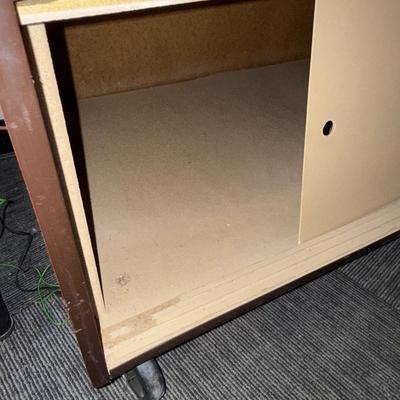 S105-Album display on wheels