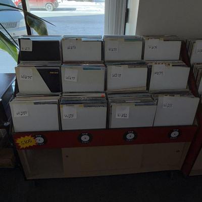 S105-Album display on wheels