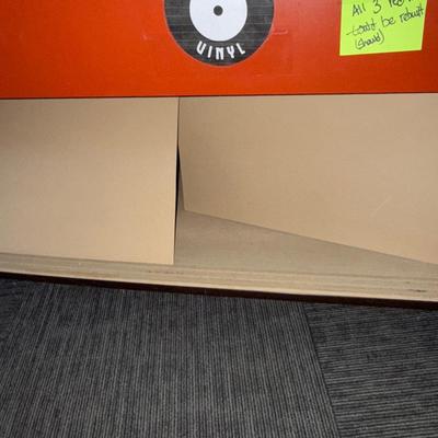 S106-wooden album display on wheels