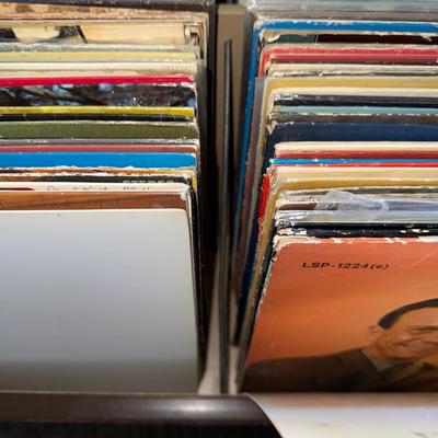 S106-wooden album display on wheels