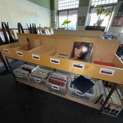 S109-wooden album display