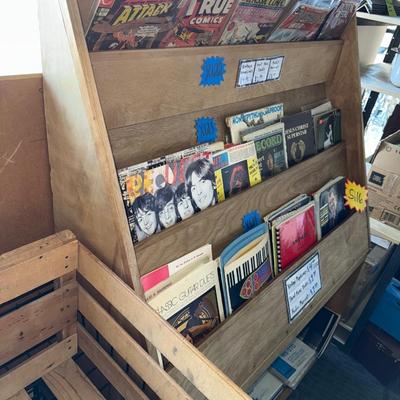 S116-magazine rack/display