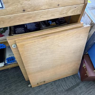 S116-magazine rack/display