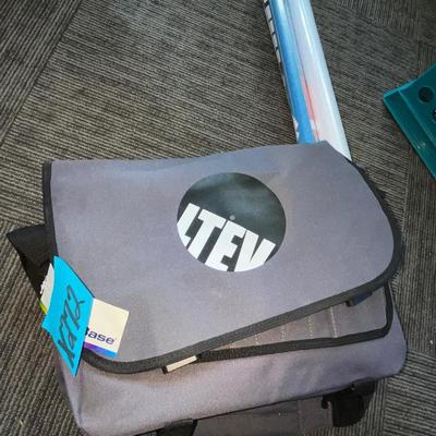 X272-bag with posters and T-shirts