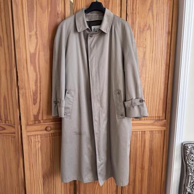 London Fog and Sydney Oilskin Trench Coat - Men’s Size 46 (FE-DZ)