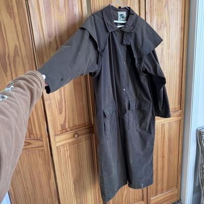 London Fog and Sydney Oilskin Trench Coat - Men’s Size 46 (FE-DZ)