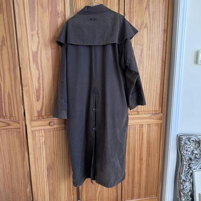 London Fog and Sydney Oilskin Trench Coat - Men’s Size 46 (FE-DZ)