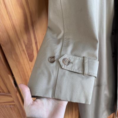 London Fog and Sydney Oilskin Trench Coat - Men’s Size 46 (FE-DZ)