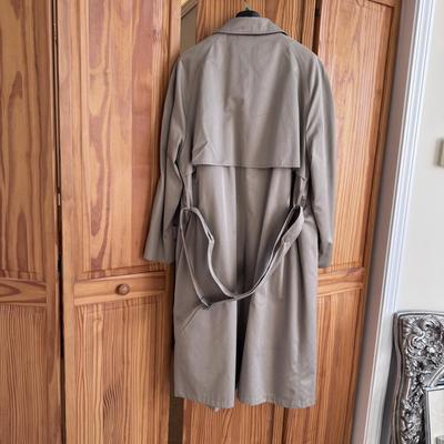 London Fog and Sydney Oilskin Trench Coat - Men’s Size 46 (FE-DZ)