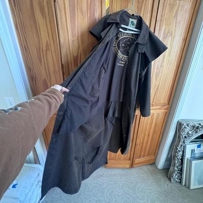 London Fog and Sydney Oilskin Trench Coat - Men’s Size 46 (FE-DZ)