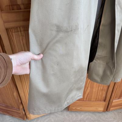 London Fog and Sydney Oilskin Trench Coat - Men’s Size 46 (FE-DZ)