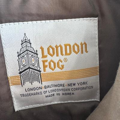 London Fog and Sydney Oilskin Trench Coat - Men’s Size 46 (FE-DZ)