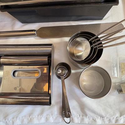 Large Lot Specialty Bakeware (K-ES)