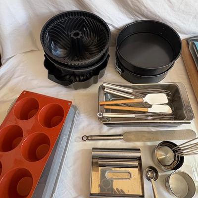 Large Lot Specialty Bakeware (K-ES)