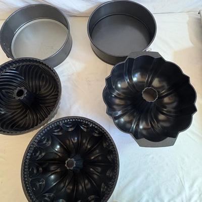 Large Lot Specialty Bakeware (K-ES)