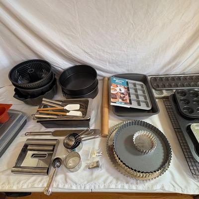 Large Lot Specialty Bakeware (K-ES)