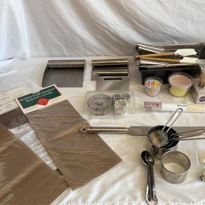 Large Lot Specialty Bakeware (K-ES)