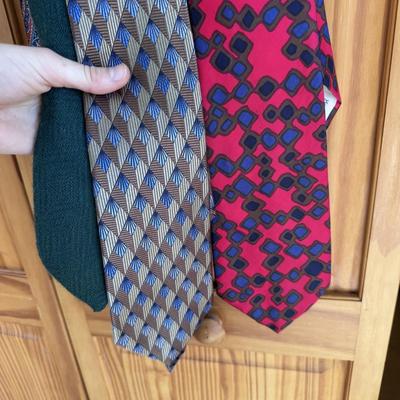 Hart Schaffner & Marx, Jefferson, Izod, Christian Dior, and Other Suit Jackets and Ties (FE-DZ)