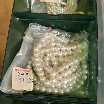 Snapware Container with Faux Pearl Beads