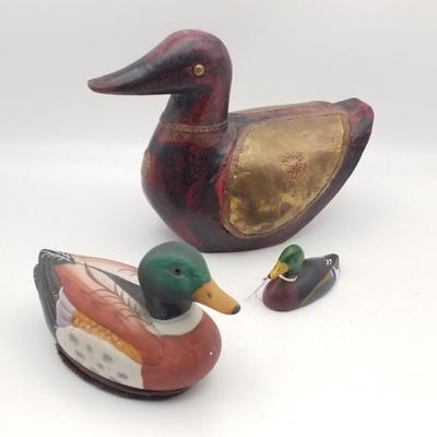 Lot of 3 Vintage Ducks / Swan Decorative Decoys, Handpainted: Handcarved Wood & Brass, Ceramic Jasco Lint Remover Brush, Cast Iron...