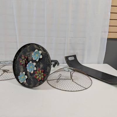 Metal Deck Railing Table Metal Tray & Wire Baskets With Hole