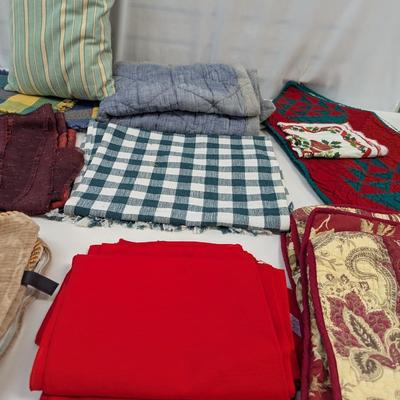 Assortment Of Vintage Hand Quilted Linen Table Runners Cloths Napkins