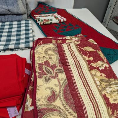 Assortment Of Vintage Hand Quilted Linen Table Runners Cloths Napkins