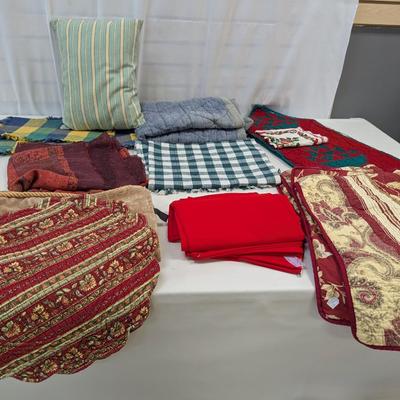 Assortment Of Vintage Hand Quilted Linen Table Runners Cloths Napkins