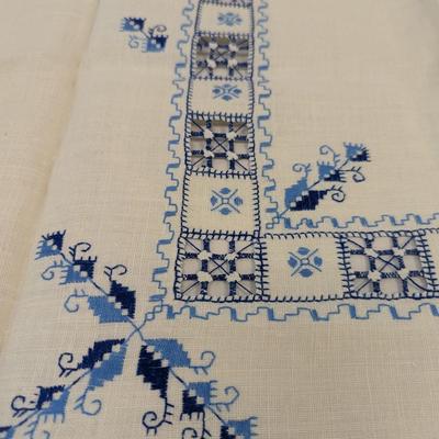 Hand Stitched Table Cloth & Napkins