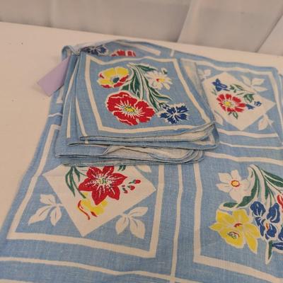 Vintage Linen Tablecloth & Napkins