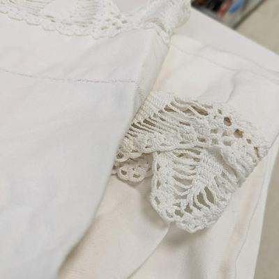 Assortment Of Vintage Linen Table Cloths Napkins