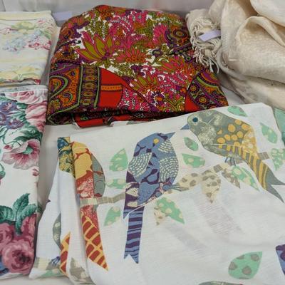 Assortment Of Vintage Linen Table Cloths Napkins