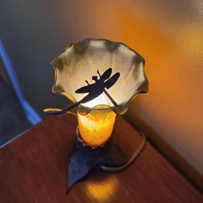 Tiffany Style Tulip Glass Lamp with Dragonfly Accent (DR-DZ)