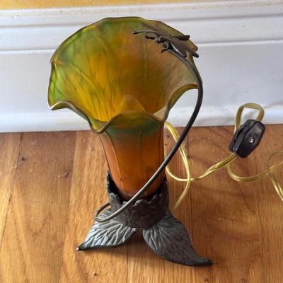 Tiffany Style Tulip Glass Lamp with Dragonfly Accent (DR-DZ)