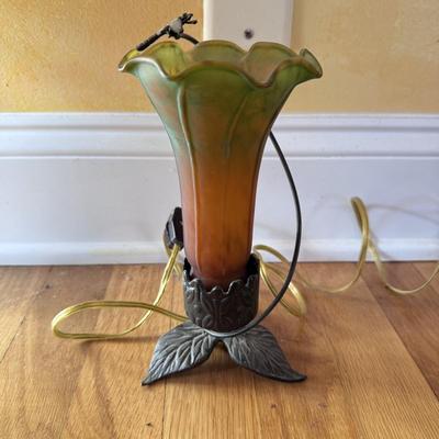 Tiffany Style Tulip Glass Lamp with Dragonfly Accent (DR-DZ)