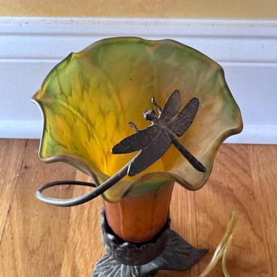 Tiffany Style Tulip Glass Lamp with Dragonfly Accent (DR-DZ)