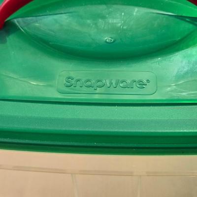 Snapware Container with a Handle
