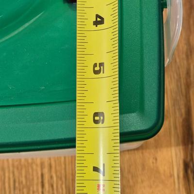 Snapware Container with a Handle