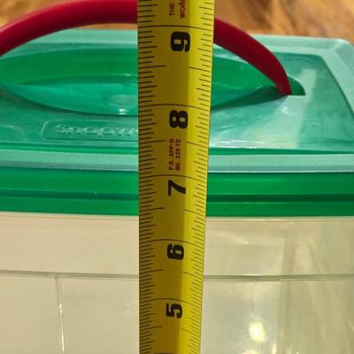 Snapware Container with a Handle