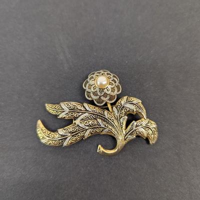 Damascene Spanish Toledo Floral Pearl Brooch Pin