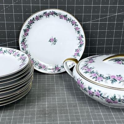 NORITAKE China Salad Plates and a Tureen Rose Pattern 