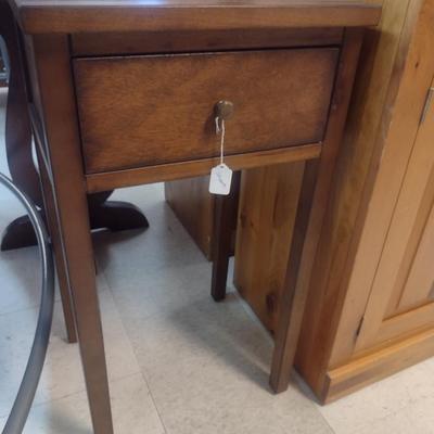 Safavieh Side/Accent Table with Drawer- Approx 16 3/4" x 14" x 30" Tall