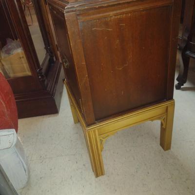 Wooden Storage Chest Style Side/Accent Table- Approx 16" x 13 3/4" x 26 1/4" Tall