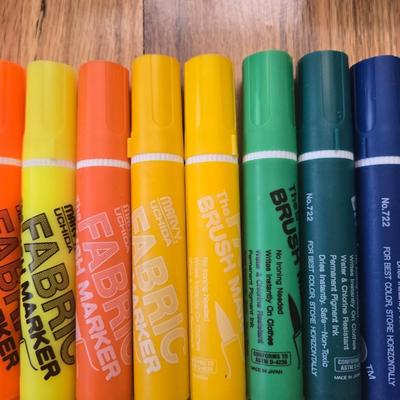 Fabric Markers with Storage Container