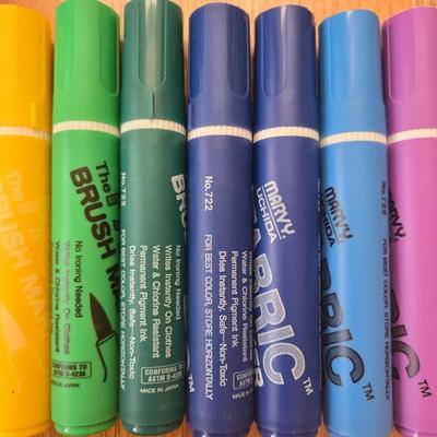 Fabric Markers with Storage Container